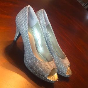Bandolino Sz 8 Silver Sparkle Pumps